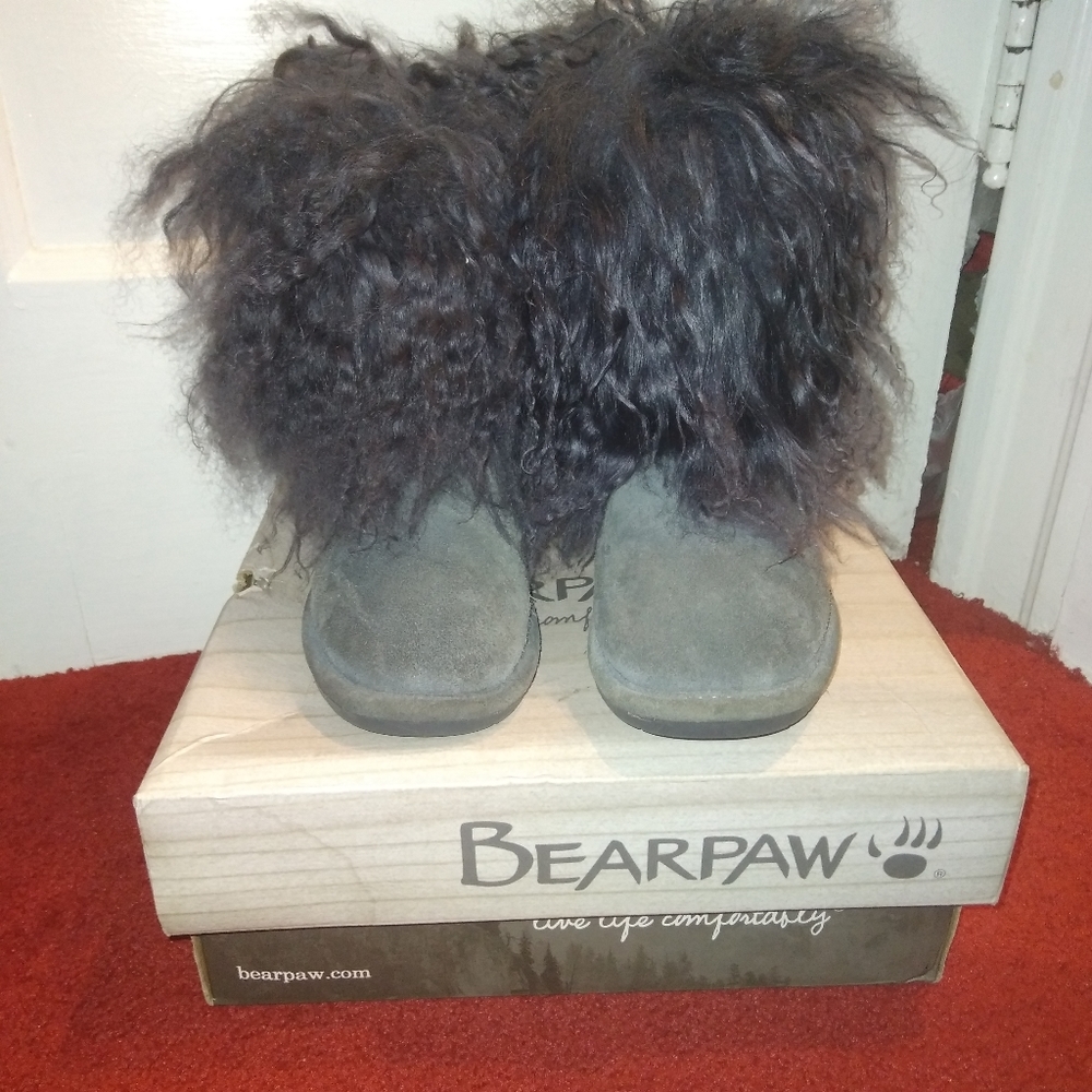 Kids charcoal bearpaw boo boot size youth size 1